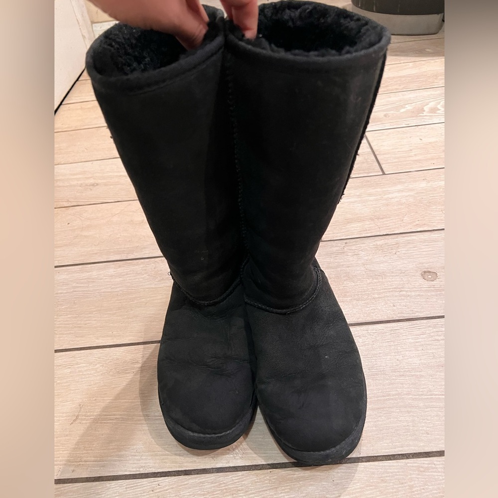 Like new women’s tall black Ugg boots